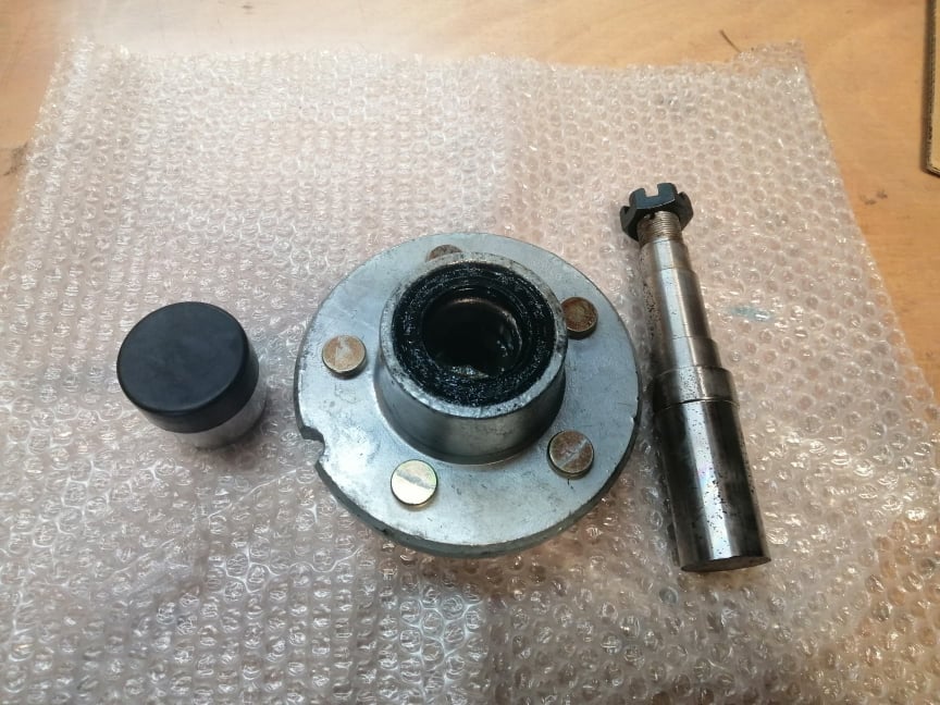 Trailer Hub and Spindle With Bearing Body
